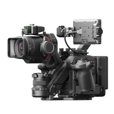 Câmara de vídeo profissional DJI preta com lente e visor