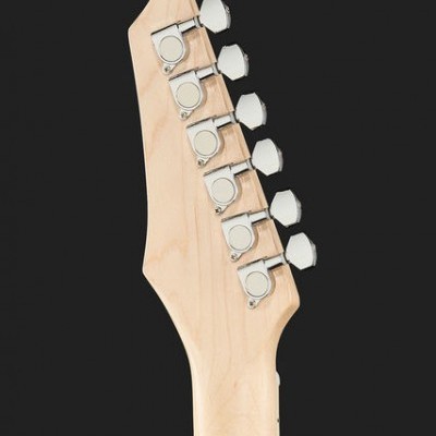 Cabeça traseira de uma guitarra elétrica com tarraxas prateadas em fundo preto