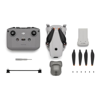 Conjunto de drone DJI cinzento com controlador, drone, hélices e acessórios