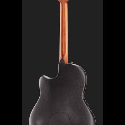 Guitarra elétrica preta com braço de madeira castanho claro vista de trás