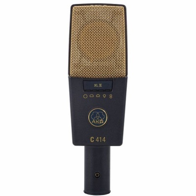 Microfone preto AKG C 414 com grelha dourada