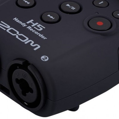 Gravador portátil Zoom H5 preto com botões e entradas para microfone