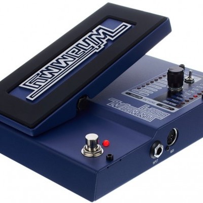 Pedal de efeitos para guitarra azul com botão, interruptor e texto WHAMMY