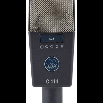 Microfone condensador AKG C 414 preto com grelha metálica