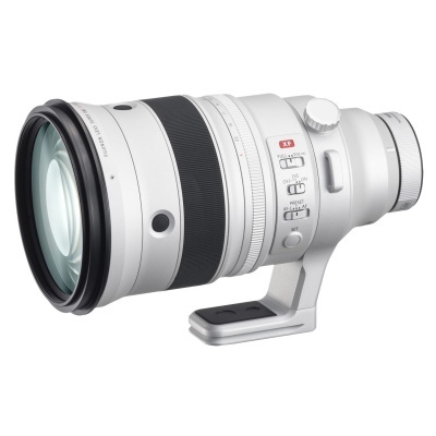 objetiva fotográfica teleobjetiva branca com botões e anéis de ajuste