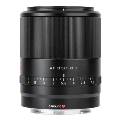 Objetiva fotográfica preto com texto AF 35/1.8 Z e escala numérica