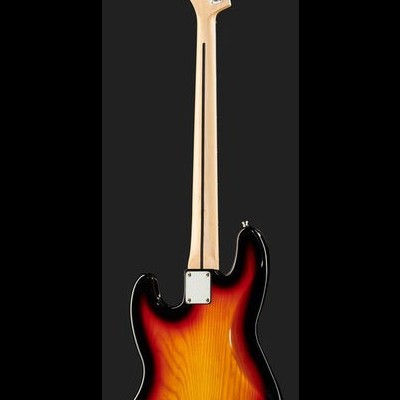 Guitarra elétrica com corpo em gradiente vermelho-laranja-preto e braço de madeira clara