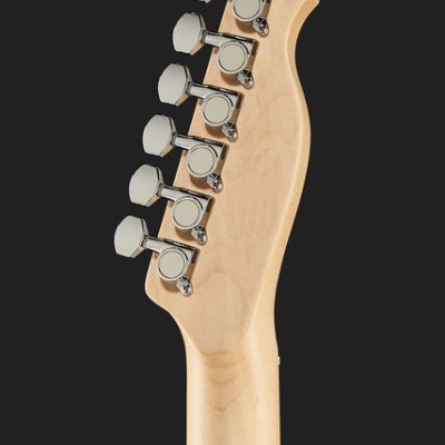 Cabeça de guitarra elétrica com cravelhas cromadas em fundo preto