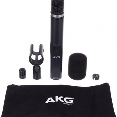 Microfone AKG preto com acessórios e estojo preto