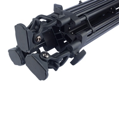 Tripé preto dobrado para iluminação fotográfica