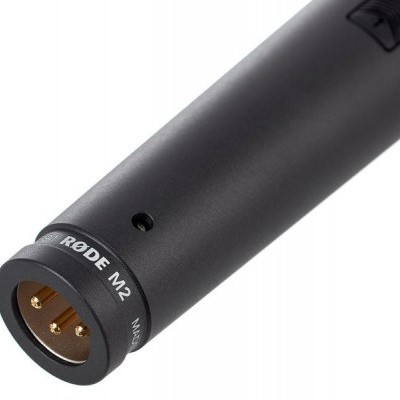 Microfone direcional preto RØDE M2 com conector XLR dourado