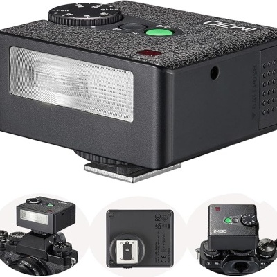 Flash para câmara fotográfica preto com botão verde e roda de ajuste