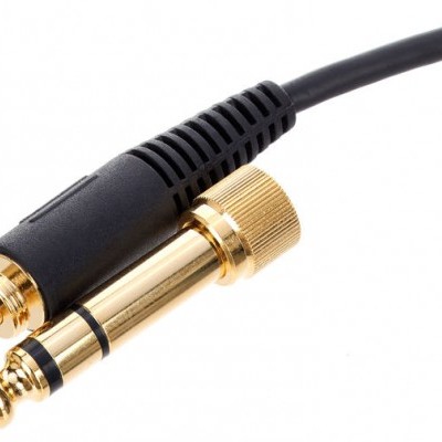 cabo áudio com plugues jack 3,5mm e 6,35mm