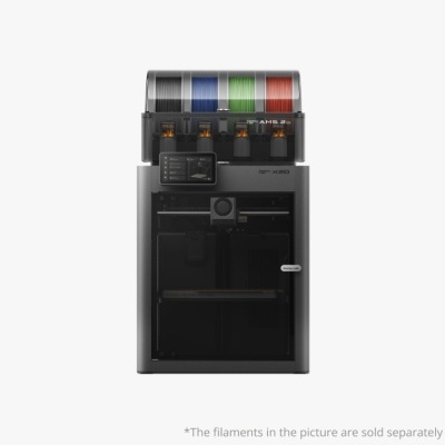 Impressora 3D preta com carretéis coloridos