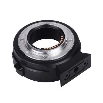 Adaptador de lente de câmera preto com metal prateado e contatos dourados