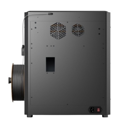 Impressora 3D preta vista de lado com carretel de filamento e ventoinhas visíveis
