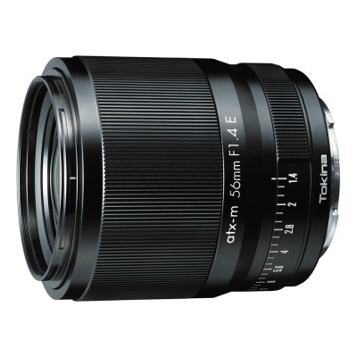 Objetiva fotográfica Tokina atx-m 56mm F1.4 E preta com escala de abertura