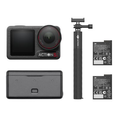 Câmara de ação DJI Action 3 com acessórios incluindo suporte e baterias.