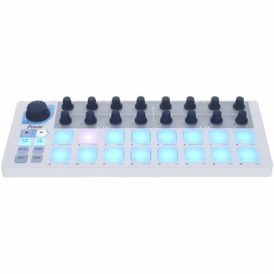 Controlador MIDI branco com pads iluminados azuis e botões rotativos pretos