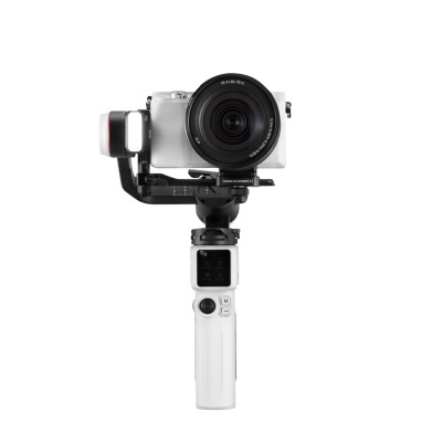 Câmara branca com estabilizador de imagem branco em fundo branco