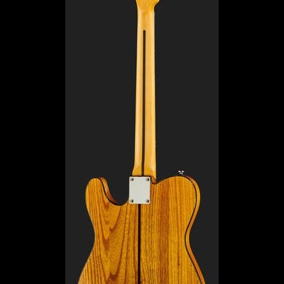 Guitarra elétrica de madeira clara vista de costas com padrão natural e seis tarraxas prateadas