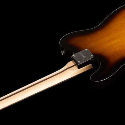 Parte traseira de guitarra elétrica sunburst com braço em madeira clara