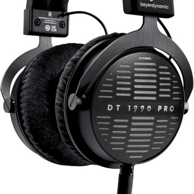Headphones beyerdynamic DT 1990 PRO pretos com cabo e almofadas acolchoadas