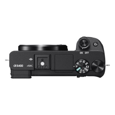 Parte superior de câmara fotográfica Sony α6400 preta com controlo de modos e texto 4K.