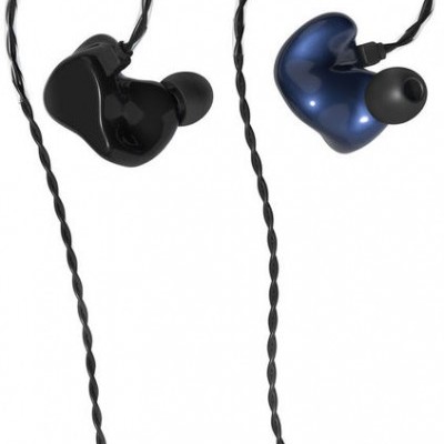 Auriculares intra-auriculares preto e azul com cabo torcido preto