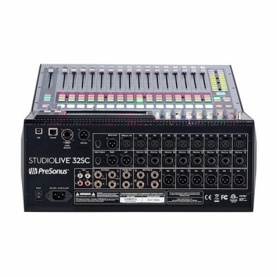 Mesa de mistura de som PreSonus StudioLive 32SC com múltiplos canais em preto