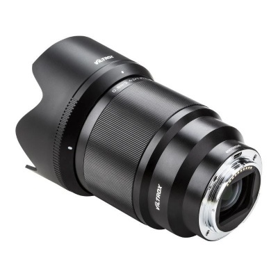 Objetiva fotográfica preta com texturas metálicas e anel de foco texturizado