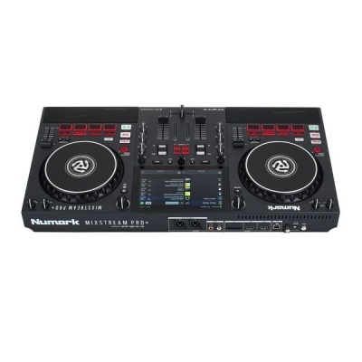 Controladora DJ Numark Mixstream Pro+ preta com jog wheels e ecrã central