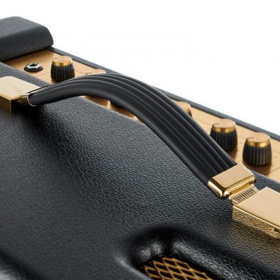 Amplificador de guitarra preto com detalhes dourados e alça preta