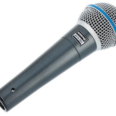 Microfone Shure Beta 58 A cinza escuro com grelha metálica prateada e anel azul