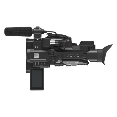 Câmara de vídeo profissional Panasonic 4K preta com microfone e ecrã LCD articulado