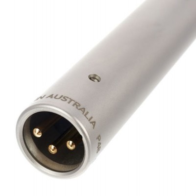 Conector de áudio metálico cilíndrico prateado com três pinos