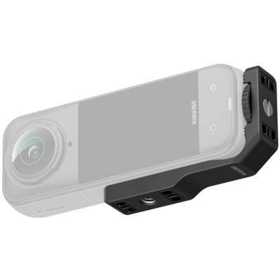 Suporte preto para câmara Insta360 com encaixes e texto Insta360 visível
