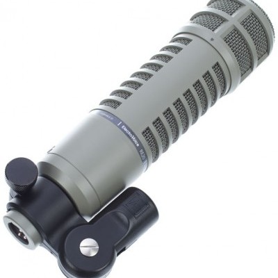 Microfone condensador Shure Beta 87A cinzento com suporte preto