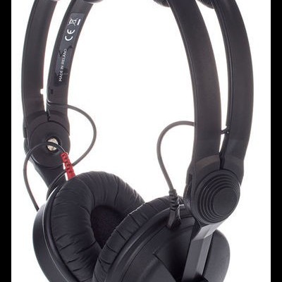 Auscultadores Sennheiser pretos com cabo