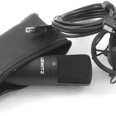 Microfone preto LEWITZ com cabo, bolsa preta de couro e suporte anti-vibração