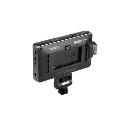 Iluminação LED preta Viltrox DC-55D Pro com montagem e botões laterais