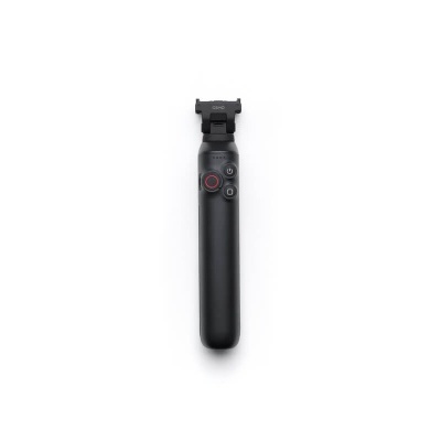 Comando de gama preto com botões e joystick em fundo branco