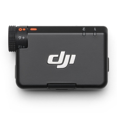 Dispositivo eletrônico preto com logótipo DJI e botões