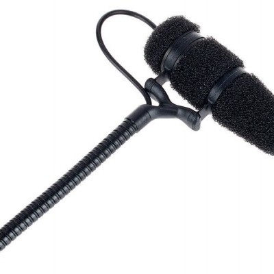 Microfone preto com espuma e suporte ajustável