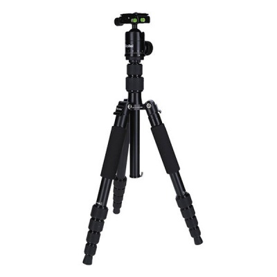 Tripé preto de câmeras com pernas extensíveis e espuma nas pernas