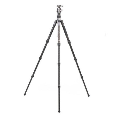 Trípode de fotografia preto com pernas extensíveis e cabeça metálica