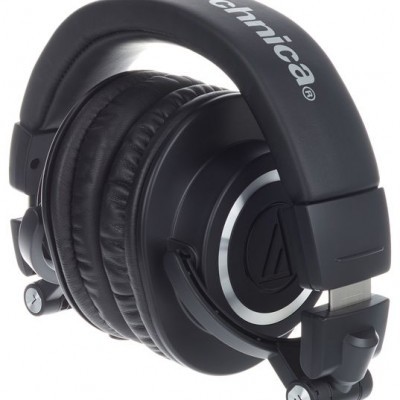 Ausculadores preto Audio-Technica ATH-M50x com espumas almofadadas