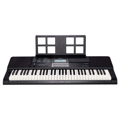 Teclado musical preto com teclas, ecrã digital e suporte de partituras