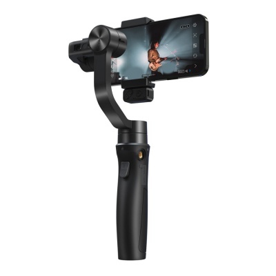 Gimbal estabilizador preto com telemóvel a mostrar vídeo musical
