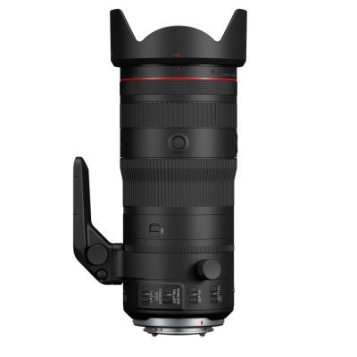 Objetiva fotográfica preta com anel vermelho e suporte para tripé